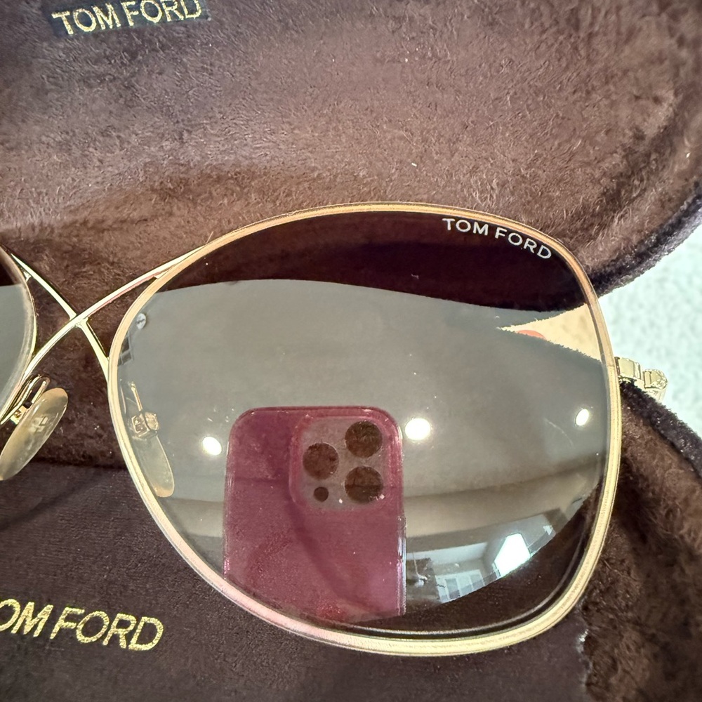 Tom Ford Elegant Gold Sunglasses - Picture 6 of 8